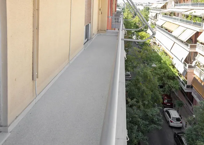 Upscale Luxury Athens Renovated Dream Home In One Of The Most Favorable Locations By National Gardens, Zoo & Hellenic Parliament In Syntagma And Stylish Exquisite Kolonaki Neighborhood
