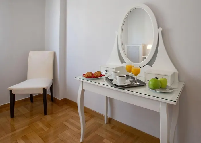 Upscale Luxury Athens Renovated Dream Home In One Of The Most Favorable Locations By National Gardens, Zoo & Hellenic Parliament In Syntagma And Stylish Exquisite Kolonaki Neighborhood