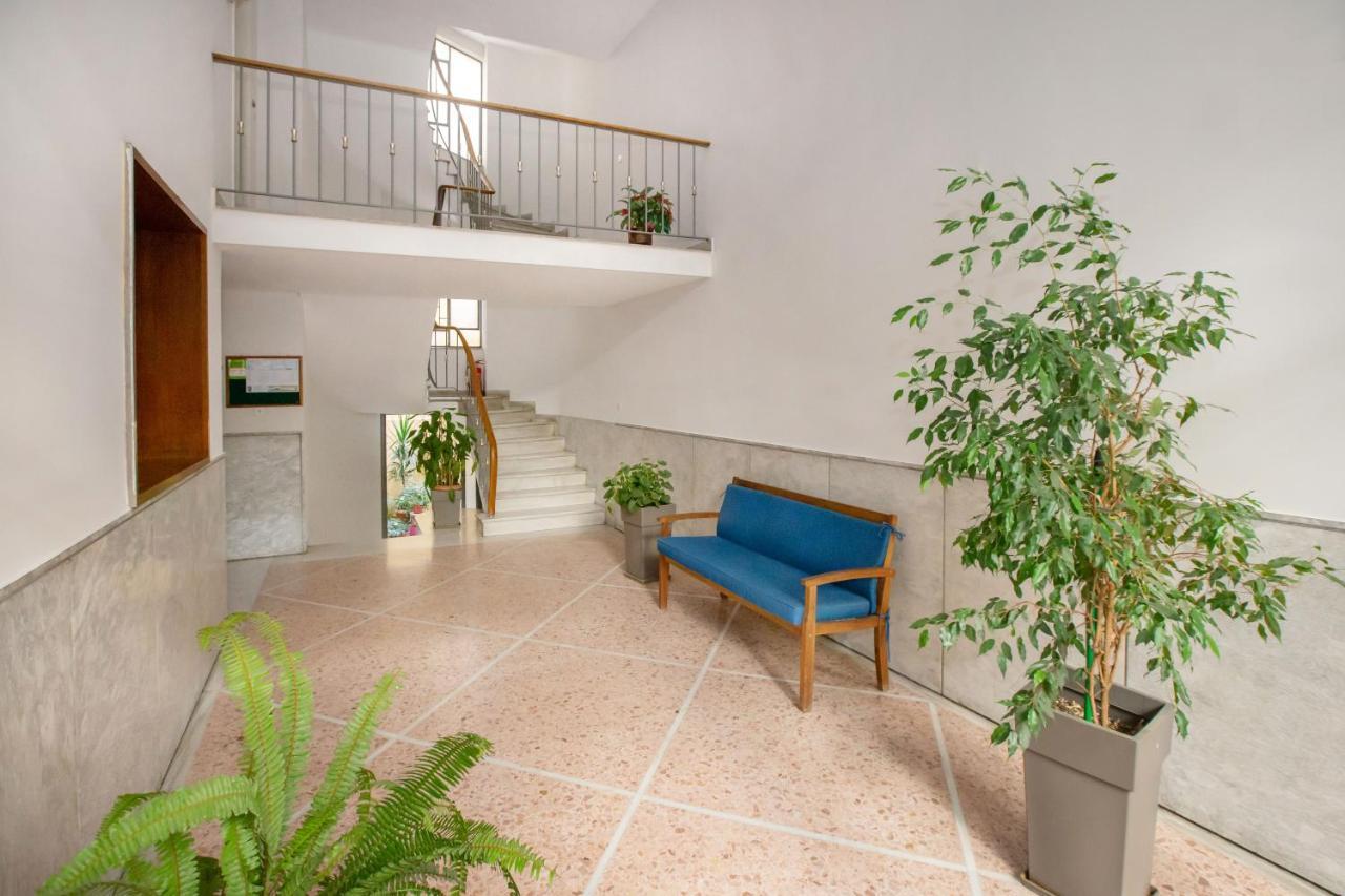 Garden Retreat: Syntagma Luxury By National Gardens Apartment *