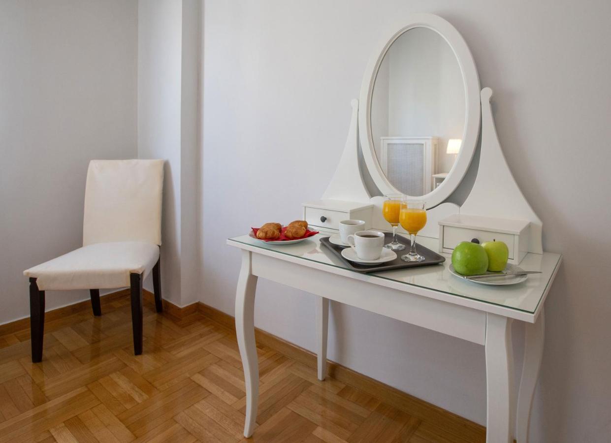 Apartment Garden Retreat: Syntagma Luxury By National Gardens
