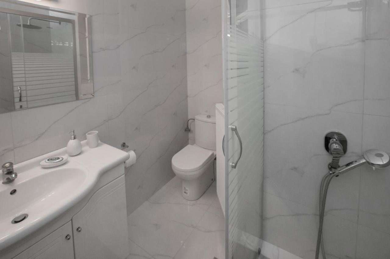 Garden Retreat: Syntagma Luxury By National Gardens Apartment
