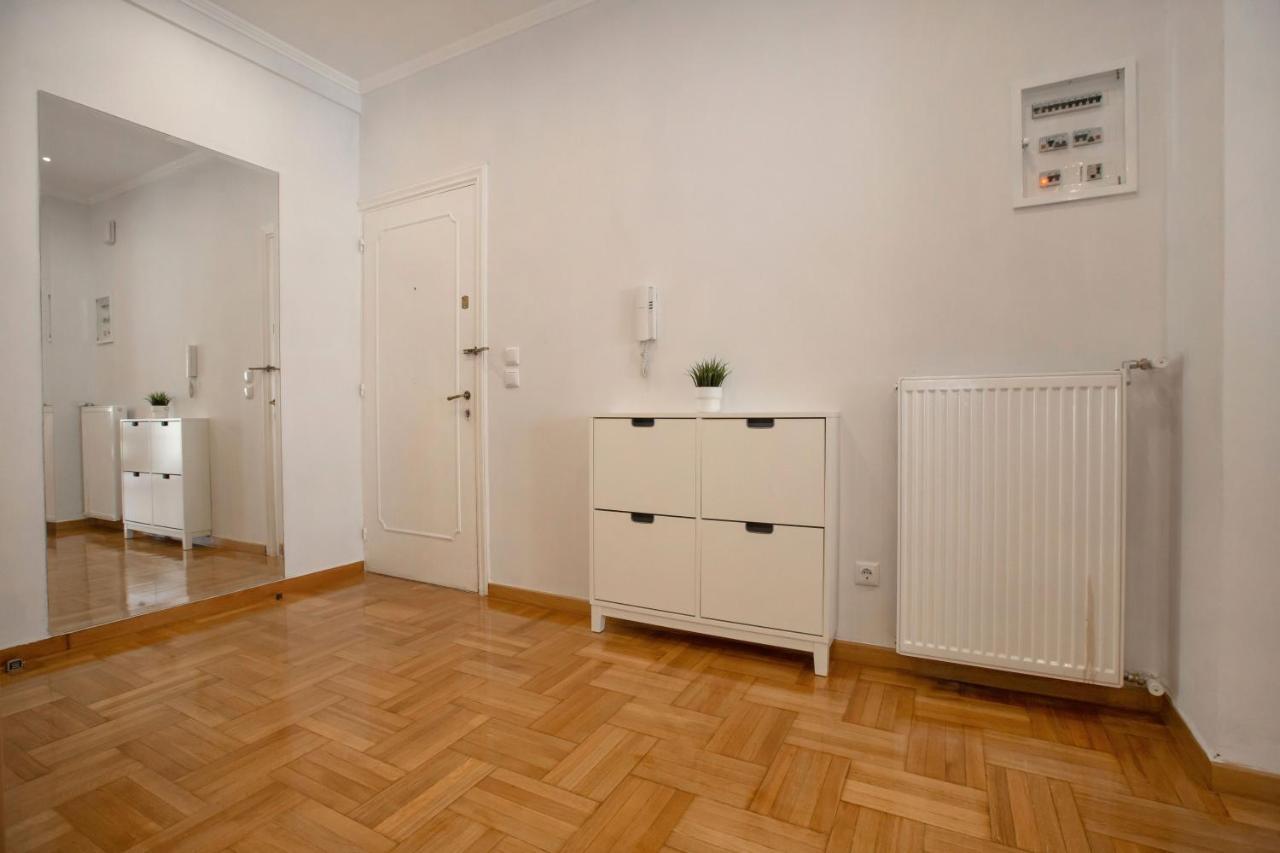 Garden Retreat: Syntagma Luxury By National Gardens Apartment *