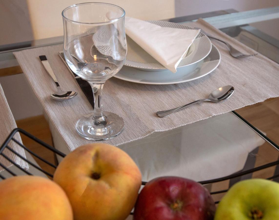 Garden Retreat: Syntagma Luxury By National Gardens Apartment *