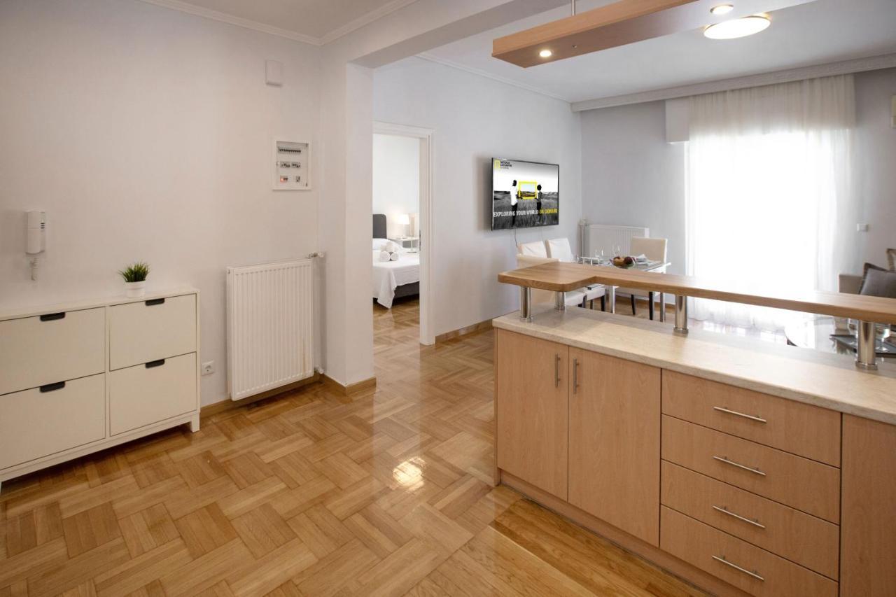 Garden Retreat: Syntagma Luxury By National Gardens Apartment